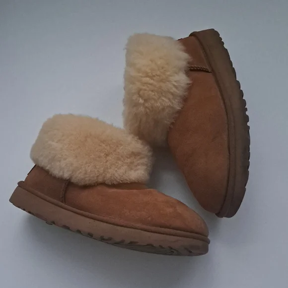 UGG | Shoes | Ugg Tan And Cream Sheepskin Slippers Cozy  display picture 1
